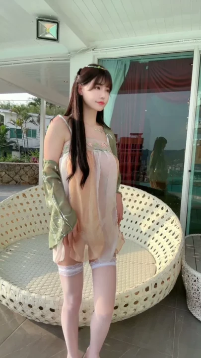 Screenshot 1 from Uncensored Rooftop Pool Solo — Zhu Ke’er Flaunts Sheer Lingerie Under Open Sky