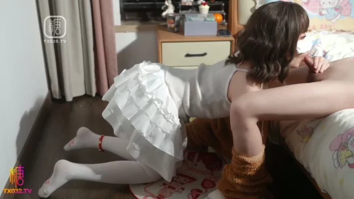 Screenshot 4 from POV Creampie FC2 — Petite Asian Model in White Lingerie & Thigh-Highs