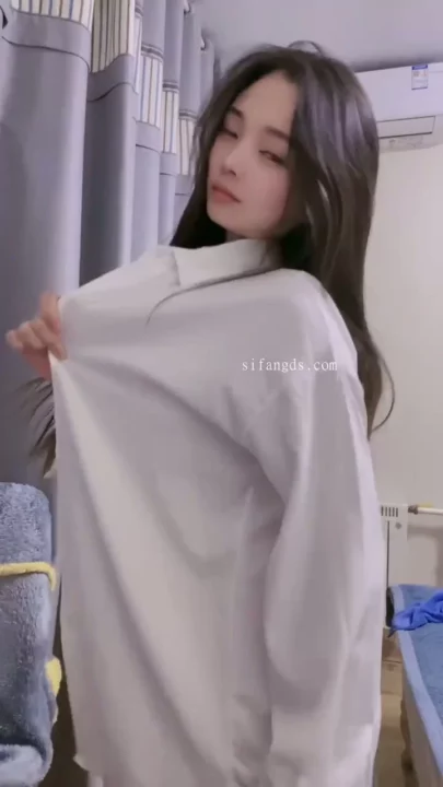 Screenshot 2 from Na Bao Er — Petite Asian Solo Tease in Lingerie (FC2 Amateur Face-Shown Masturbation)