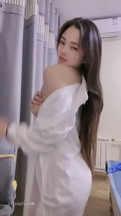 Screenshot 4 from Na Bao Er — Petite Asian Solo Tease in Lingerie (FC2 Amateur Face-Shown Masturbation)