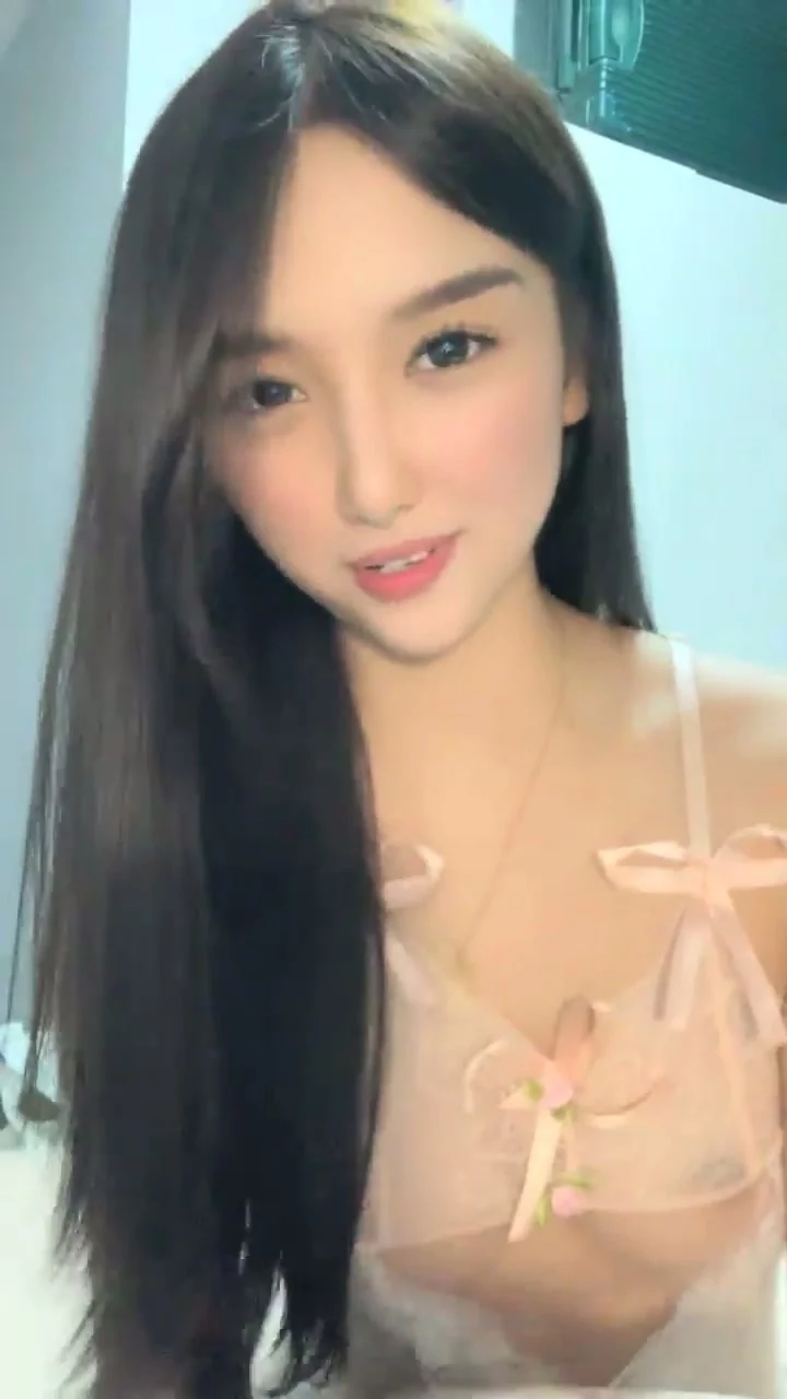 Play video: FC2 Amateur POV — Lingerie Showcase with Pink Lace and White Stockings