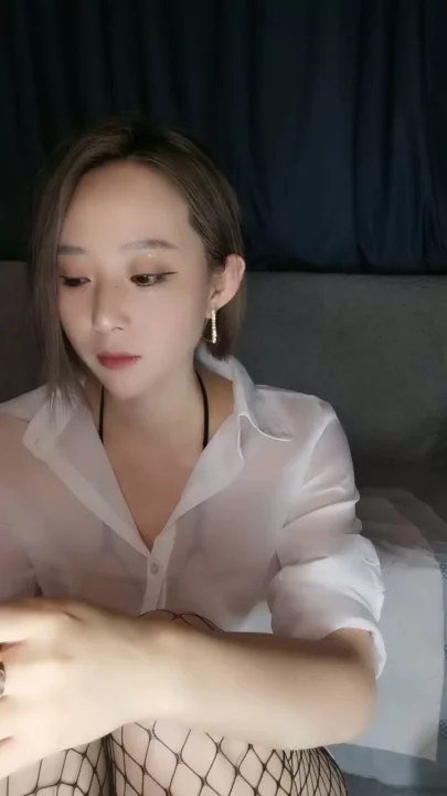 Screenshot 2 from Fishnet-Clad Asian Beauty Takes POV Creampie on Couch [FC2-PPV]