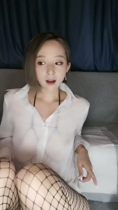 Screenshot 1 from Fishnet-Clad Asian Beauty Takes POV Creampie on Couch [FC2-PPV]