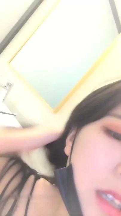Asian Lingerie Solo Play — Intimate POV Dildo Session with Petite JAV Star のスクリーンショット 5