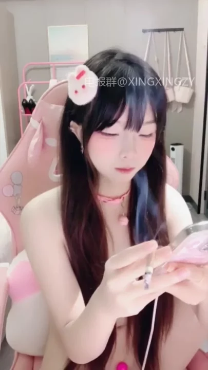 Uncensored POV Amateur — Petite Asian DaiDai Luo in Lingerie with Dildo Play のスクリーンショット 18