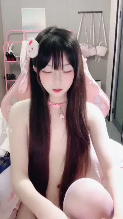 Uncensored POV Amateur — Petite Asian DaiDai Luo in Lingerie with Dildo Play のスクリーンショット 25