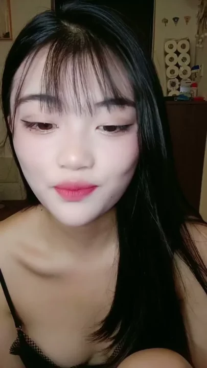 Screenshot 2 from Raw FC2-Style POV — Yaoyao’s Intense Deepthroat & Creampie in Black Lingerie