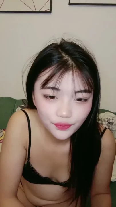 Screenshot 7 from Raw FC2-Style POV — Yaoyao’s Intense Deepthroat & Creampie in Black Lingerie