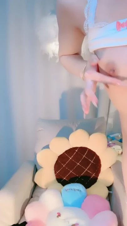 Screenshot 12 from Yuxin’s Lingerie POV Cam Show — Fingering & Glass Dildo Fun in Uncensored Livestream