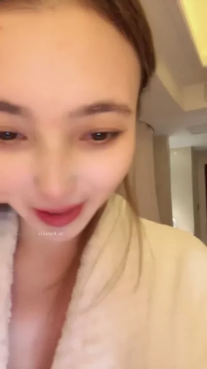 Screenshot 26 from Niuniu’s Fluffy Robe Solo — Petite Asian POV Tease