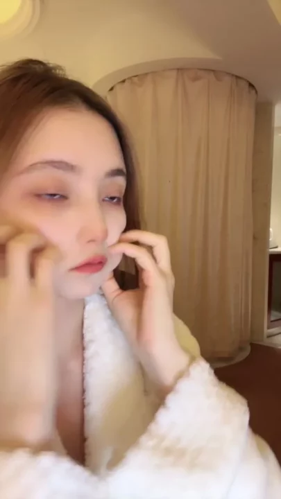 Screenshot 4 from Niuniu’s Fluffy Robe Solo — Petite Asian POV Tease