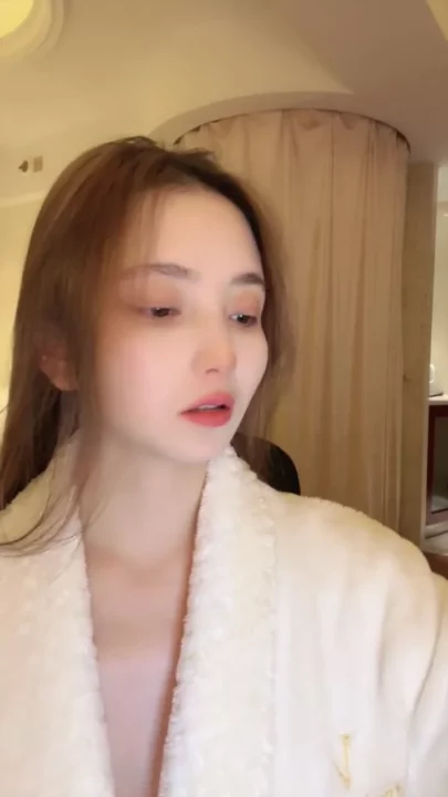 Screenshot 6 from Niuniu’s Fluffy Robe Solo — Petite Asian POV Tease