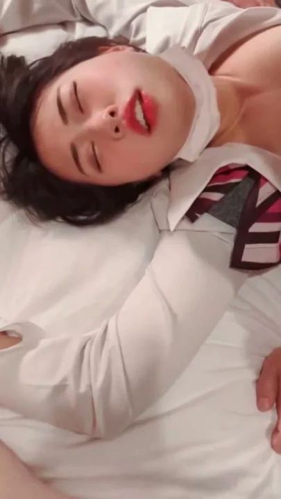 Screenshot 15 from 制服OL御园实习酒店服务生，肉丝裙底偷拍遭遇暴力轮奸，无人救助