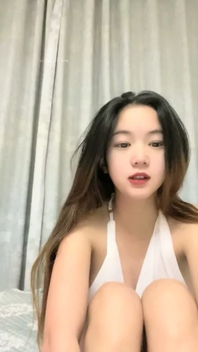 Screenshot 1 from Amateur Bedroom Encounter: Petite Asian Star in Uncensored POV Creampie and Blowjob