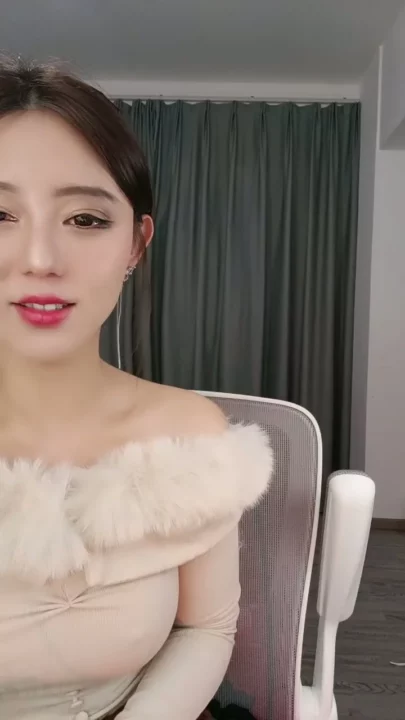 Screenshot 11 from Leaked Livestream: Petite Japanese Model Teases in Lingerie Before Solo Session — 115049