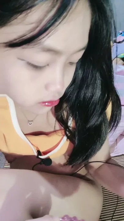 Screenshot 10 from Genuine Japanese Livestream Leak — Petite Yuyu’s Uncensored Toy Session