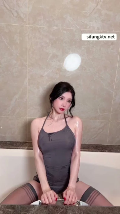 Screenshot 2 from Private Leak: Zhou Yuxi’s Sensual Bathroom Striptease in Lingerie & Stockings