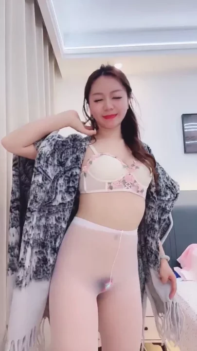 Screenshot 15 from Xueer’s Lingerie Solo Session — Face Reveal & Natural Masturbation
