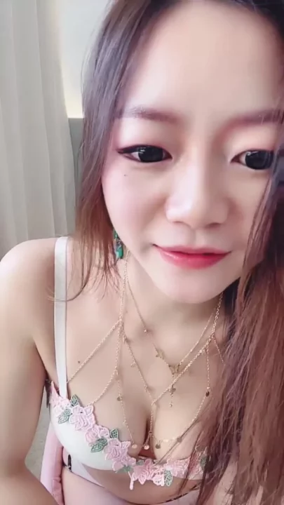 Screenshot 1 from Xueer’s Lingerie Solo Session — Face Reveal & Natural Masturbation