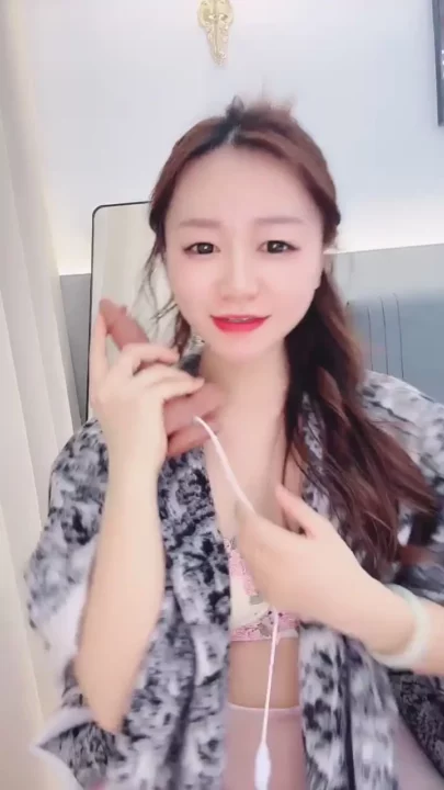 Screenshot 9 from Xueer’s Lingerie Solo Session — Face Reveal & Natural Masturbation