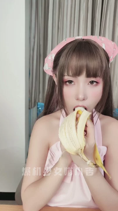 Lingerie-Clad Japanese Amateur — Petite Solo Masturbation with Stockings