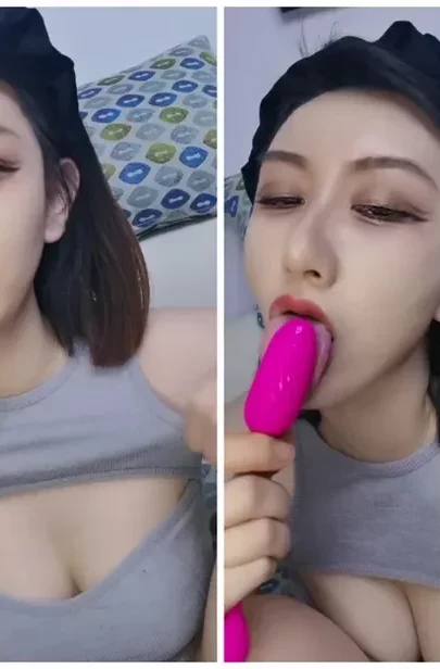 Screenshot 17 from Asian Amateur Dildo Solo — Shanshan’s Shaved Pussy Face-Shown Scene