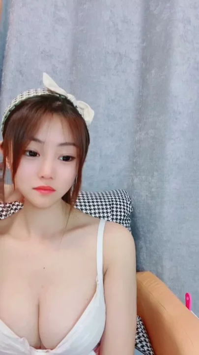 Screenshot 19 from FC2-PPV Livestreamer Yuyu Succumbs to Viewer Demands — Full Face Exposure & Interactive Dares