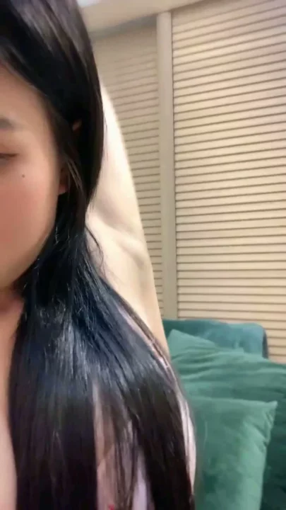 Screenshot 12 from Vivi Seduces in Lingerie During Leaked Asian Cam Livestream — Off-Frame Action