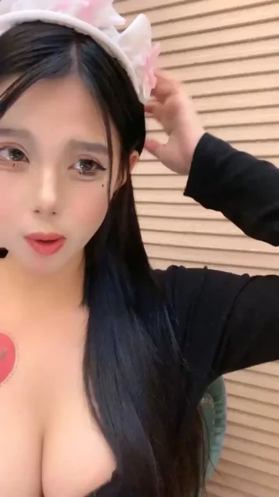 Screenshot 24 from Vivi Seduces in Lingerie During Leaked Asian Cam Livestream — Off-Frame Action