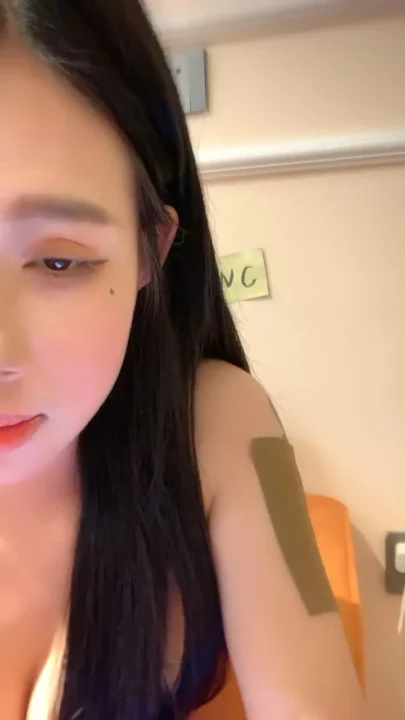 Screenshot 26 from Vivi Seduces in Lingerie During Leaked Asian Cam Livestream — Off-Frame Action