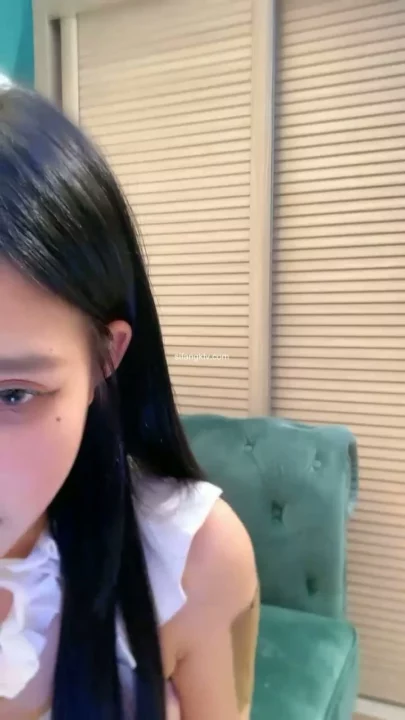 Screenshot 8 from Vivi Seduces in Lingerie During Leaked Asian Cam Livestream — Off-Frame Action