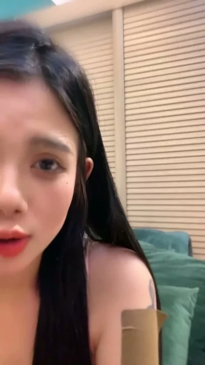 Screenshot 10 from Vivi Seduces in Lingerie During Leaked Asian Cam Livestream — Off-Frame Action