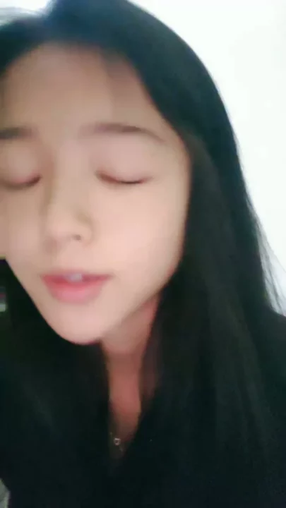 Screenshot 4 from Asian Amateur POV — Feifei’s Bathroom Livestream Leak with Off-Frame Partner