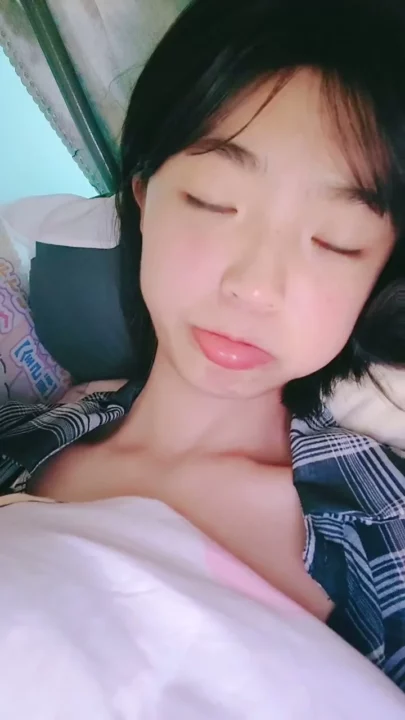 Asian Amateur POV Masturbation — Petite Beauty in School Uniform with Dildo のスクリーンショット 9
