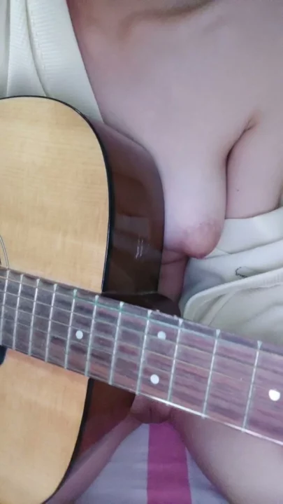 Screenshot 11 from Yumeng’s Guitar Solo — Uncensored Asian Amateur Masturbation Session