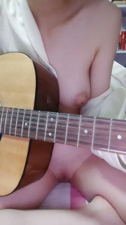 Screenshot 3 from Yumeng’s Guitar Solo — Uncensored Asian Amateur Masturbation Session