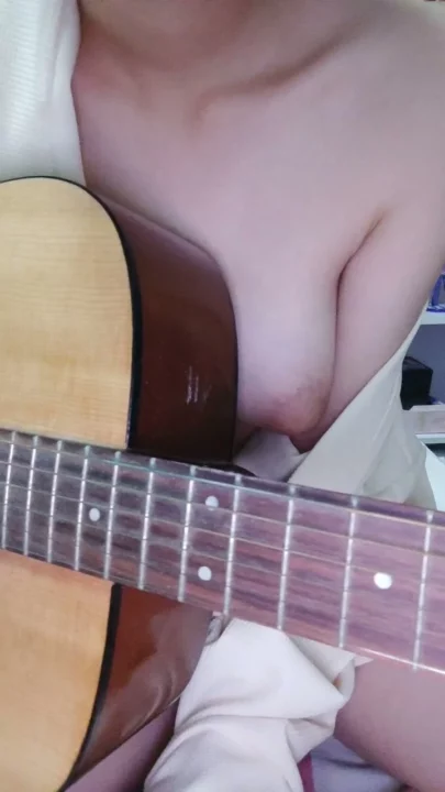 Screenshot 5 from Yumeng’s Guitar Solo — Uncensored Asian Amateur Masturbation Session