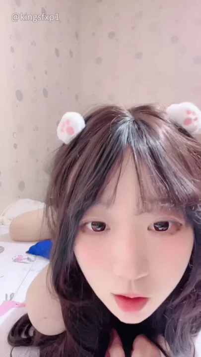 Lele’s Hot Asian Solo Show — Livestream Masturbation with Glass Dildo