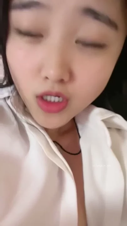 Screenshot 2 from Uncensored Asian Amateur Xueer Pleasures Herself Live — Shaved Pussy and Vibrator Action