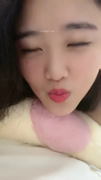 Screenshot 15 from Uncensored Asian Amateur Xueer Pleasures Herself Live — Shaved Pussy and Vibrator Action