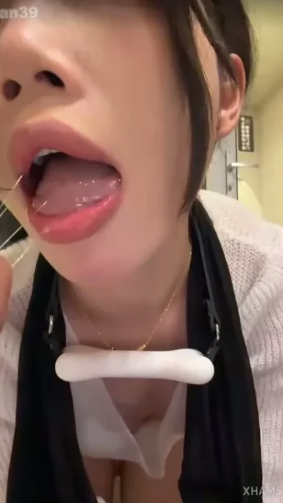 Screenshot 3 from Petite Asian Cam Girl Plays with Vibrator and Fingers Herself — Stockings & Heels
