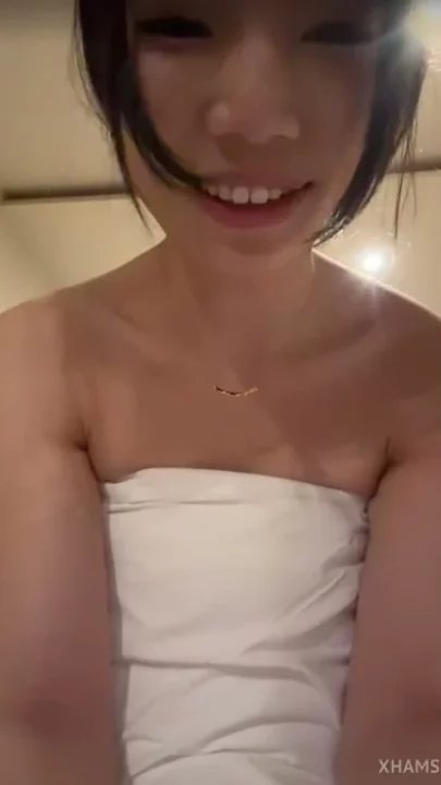 Screenshot 22 from Petite Asian Cam Girl Plays with Vibrator and Fingers Herself — Stockings & Heels