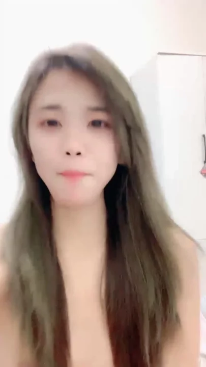 Screenshot 16 from Ranran’s First-Ever Face Reveal — Asian Amateur Goes Wild with Dildo in Leaked Livestream