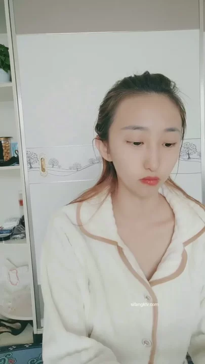Screenshot 13 from Feifei’s First Face-Revealed Livestream — Asian Solo in White Pajamas