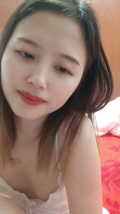 Screenshot 1 from Lulu’s FC2 Solo Session — Red Lips & Lingerie Masturbation