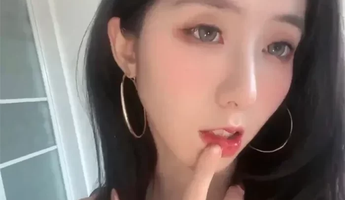 Lele’s Uncut FC2 Livestream — Solo Masturbation with Dildo and Close Face Shots