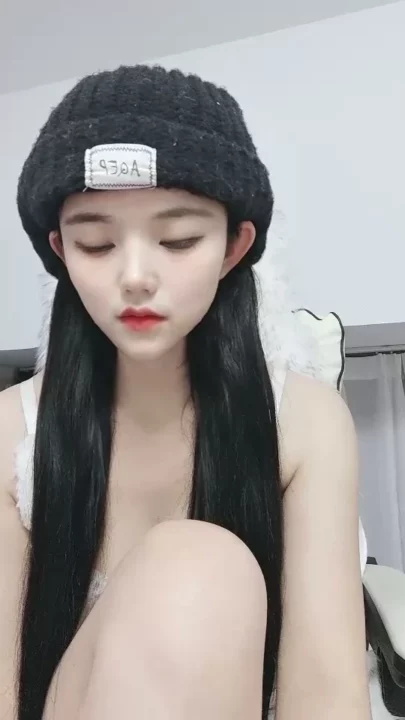 Screenshot 16 from Leaked Feifei Livestream — Petite Asian Tease in Lingerie Captures Gap Moe Charm
