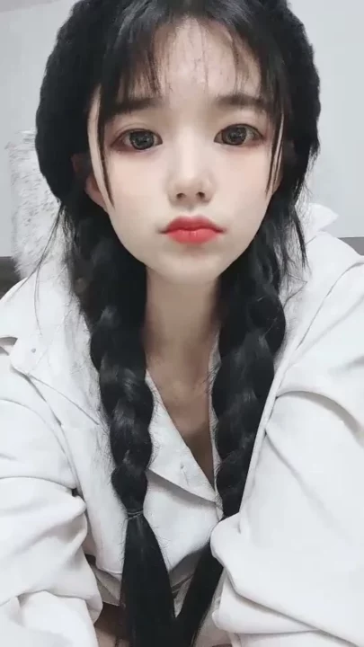 Screenshot 6 from Leaked Feifei Livestream — Petite Asian Tease in Lingerie Captures Gap Moe Charm