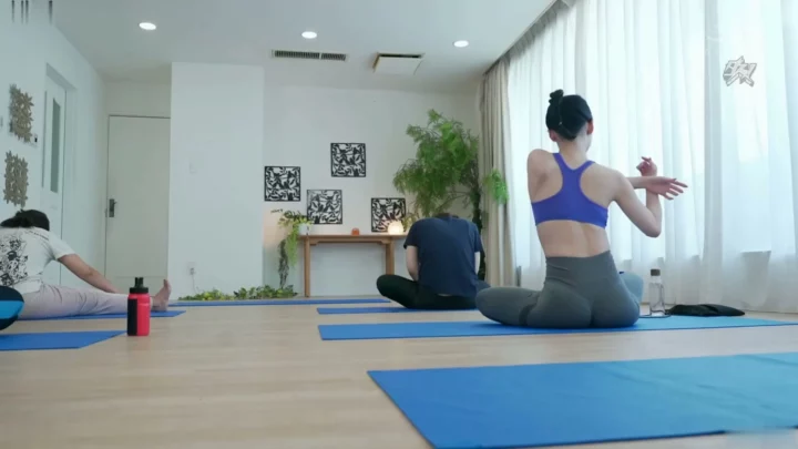 Screenshot 8 from Feifei’s Explicit Yoga Session — Uncut POV Creampie with Hidden Male Partner