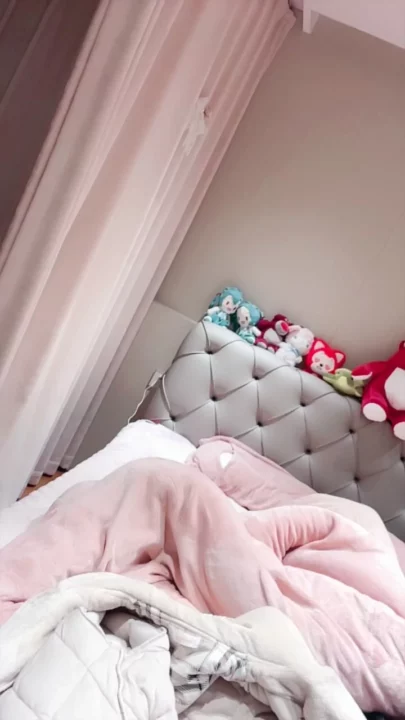 Screenshot 12 from Amateur Japanese Solo — Lingerie-Clad Big-Tits Performer in POV Bedroom Scene
